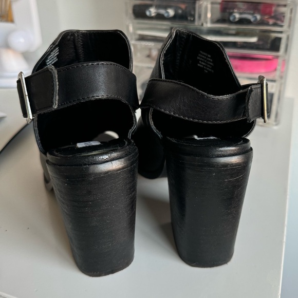 Steve Madden Black Leather Open Toed Heels - Picture 2 of 5